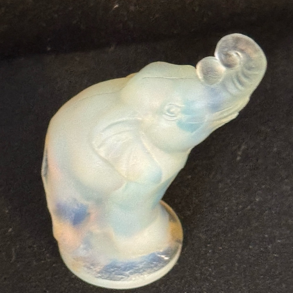 Vintage Signed Sabino France Opalescent Glass Elephant Figurine - Picture 2 of 5